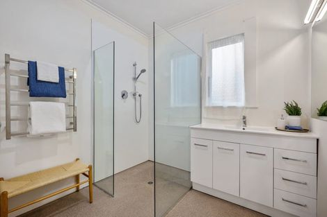 Photo of property in 10 Bridge View Road, Birkenhead, Auckland, 0626