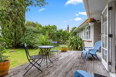 Photo of property in Peninsula Primary School, 61 Wharf Road, Te Atatu Peninsula, Auckland, 0610