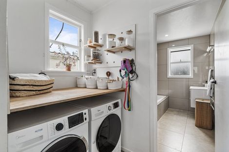 Photo of property in 2a Helga Crescent, Te Atatu Peninsula, Auckland, 0610