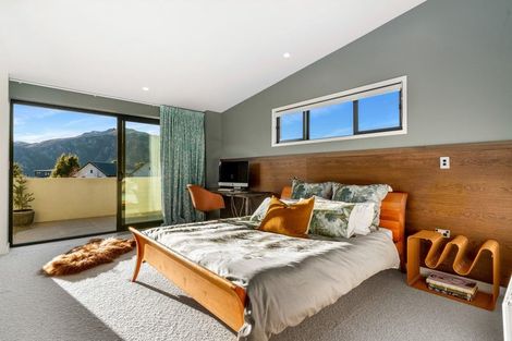 Photo of property in 8b Minaret Ridge, Wanaka, 9305