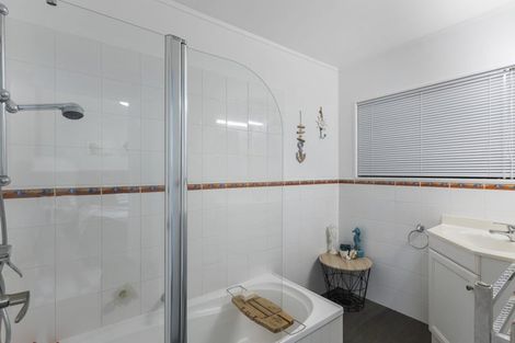Photo of property in 5 Siesta Terrace, Gulf Harbour, Whangaparaoa, 0930