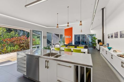 Photo of property in 118 Ngarara Road, Waikanae, 5036