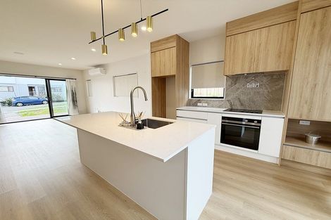 Photo of property in 52a Crestview Rise, Papakura, 2110