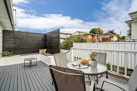 Photo of property in 3a/2 Kirrie Avenue, Te Atatu South, Auckland, 0610