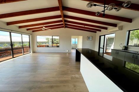 Photo of property in 1425 Whangaparaoa Road, Army Bay, Whangaparaoa, 0930