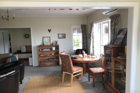 Photo of property in 212 Godley Road, Titirangi, Auckland, 0604