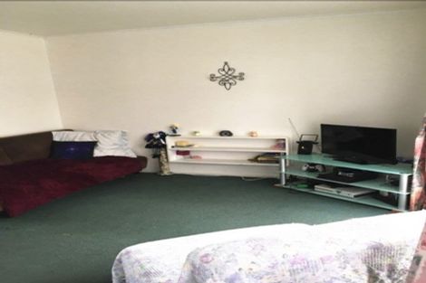 Photo of property in 31 Luckens Road, West Harbour, Auckland, 0618