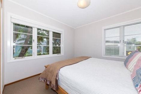 Photo of property in 37 Kervil Avenue, Te Atatu Peninsula, Auckland, 0610