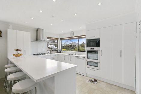 Photo of property in 87 Victory Crescent, Tawa, Wellington, 5028