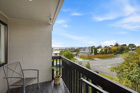 Photo of property in 2/2 Forsythe Place, Massey, Auckland, 0614