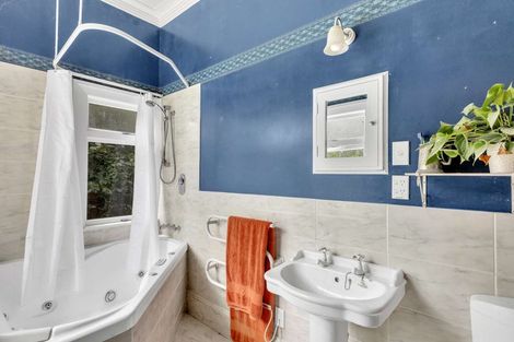 Photo of property in 353 Devon Street West, Lynmouth, New Plymouth, 4310