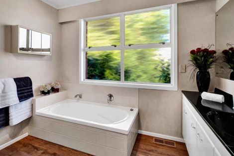 Photo of property in 9 Kennedy Place, Merrilands, New Plymouth, 4312