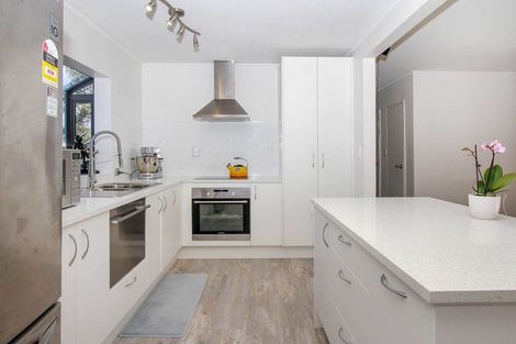 Photo of property in 1/2 Fernlea Rise, Bayview, Auckland, 0629