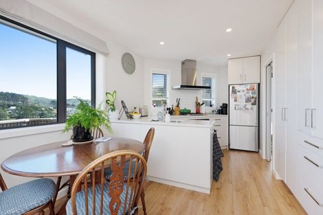 Photo of property in 19 Miles Crescent, Newlands, Wellington, 6037