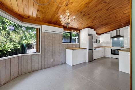 Photo of property in 15 Awanui Street, Merrilands, New Plymouth, 4312