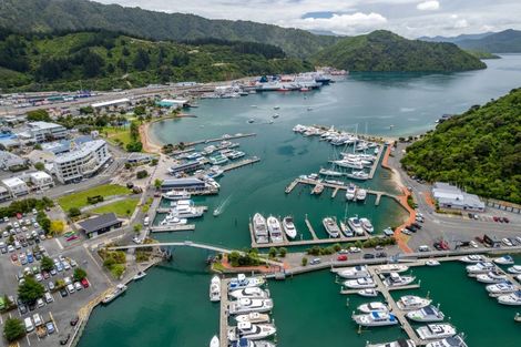 Photo of property in 39 Waikawa Road, Picton, 7220