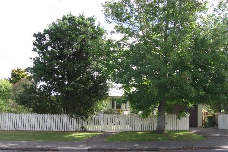 Photo of property in 4 Ozich Avenue, Te Atatu South, Auckland, 0610