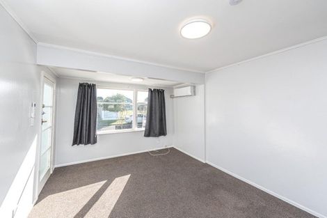 Photo of property in 1 Kupe Place, Castlecliff, Whanganui, 4501