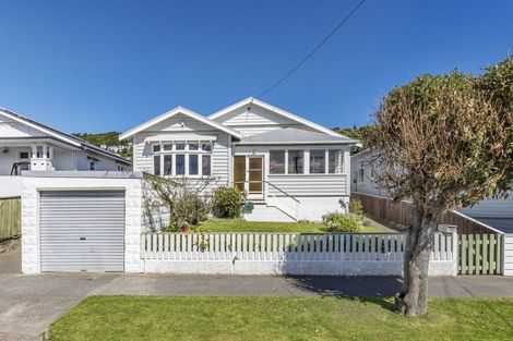 Photo of property in 33 Palm Avenue, Lyall Bay, Wellington, 6022