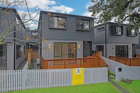 Photo of property in 2 Kama Place, Sunnynook, Auckland, 0620