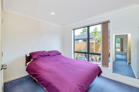 Photo of property in 1 Highfields Terrace, Henderson, Auckland, 0612
