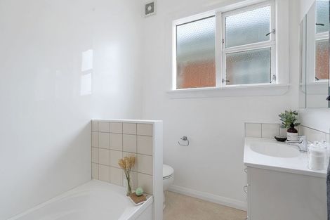 Photo of property in 4 Mills Road, Brooklyn, Wellington, 6021