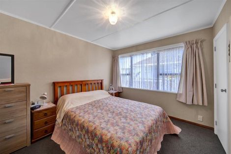 Photo of property in 1 Robbins Crescent, Hawera, 4610