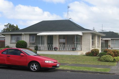 Photo of property in 1/2 Waterloo Road, Milford, Auckland, 0620
