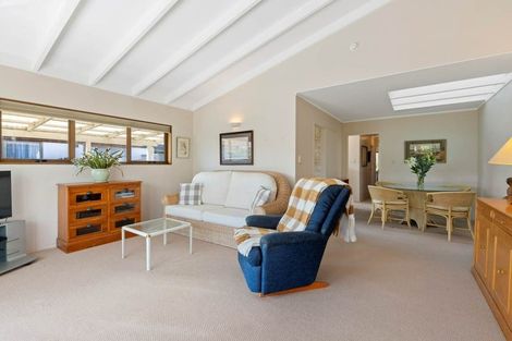 Photo of property in 8 West Hoe Road, Orewa, 0931