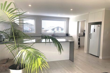 Photo of property in 5 Omahuru Road, Glenbrook, 2681