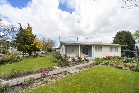Photo of property in 66 Ruamahanga Crescent, Terrace End, Palmerston North, 4410