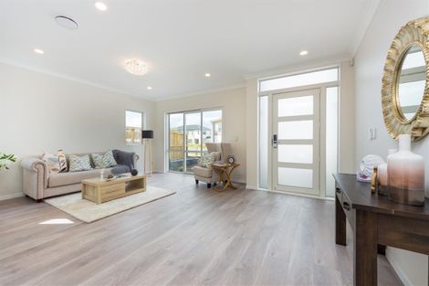 Photo of property in 70 Donegal Park Drive, Flat Bush, Auckland, 2019