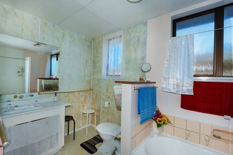 Photo of property in 102 Yaldhurst Road, Sockburn, Christchurch, 8042