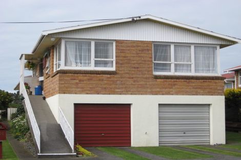 Photo of property in 1 Courtenay Street, Strandon, New Plymouth, 4312