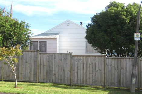 Photo of property in 10 Imperial Place, Henderson, Auckland, 0612