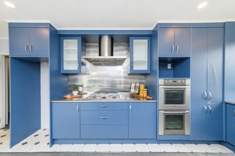 Photo of property in 30 Mokau Place, Terrace End, Palmerston North, 4410