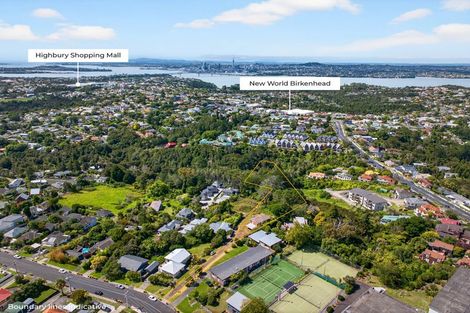 Photo of property in 5 Verran Road, Birkenhead, Auckland, 0626