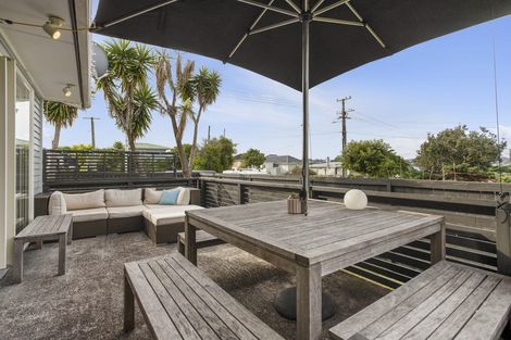 Photo of property in 18 House Avenue, Mangere Bridge, Auckland, 2022