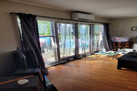 Photo of property in 19 Titchener Street, New Lynn, Auckland, 0600