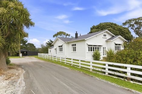 Photo of property in 225 Kuku Beach Road, Kuku, Levin, 5570