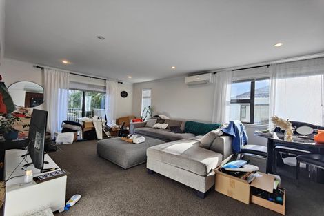 Photo of property in 15a Barclay Street, Newlands, Wellington, 6037