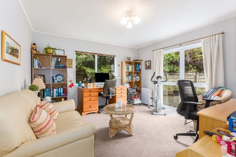 Photo of property in 21 Saunders Close, Whitby, Porirua, 5024