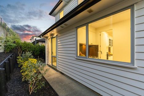 Photo of property in 10 Ian Gordon Lane, Orewa, 0931