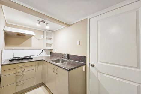 Photo of property in 6/125a Birkdale Road, Birkdale, Auckland, 0626