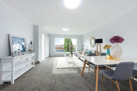 Photo of property in 4/92 Lynwood Road, New Lynn, Auckland, 0600