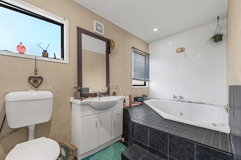 Photo of property in 14 Mile Place, Henderson, Auckland, 0612