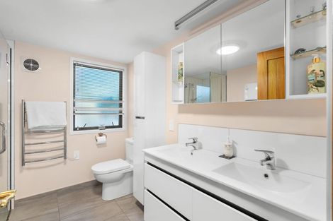 Photo of property in 2/207a Fifield Terrace, Opawa, Christchurch, 8023