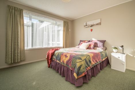 Photo of property in 6 Shirldale Place, Avonhead, Christchurch, 8042