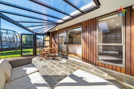 Photo of property in 28 Mcenroe Grove, Naenae, Lower Hutt, 5011