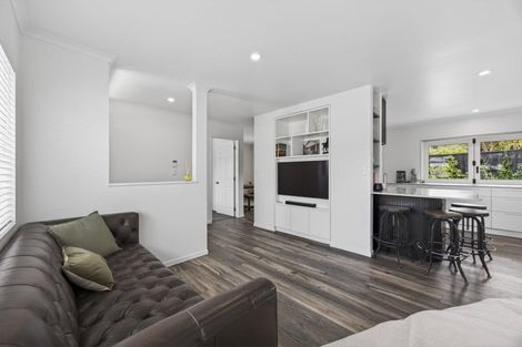 Photo of property in 6d Clearwater Cove, West Harbour, Auckland, 0618